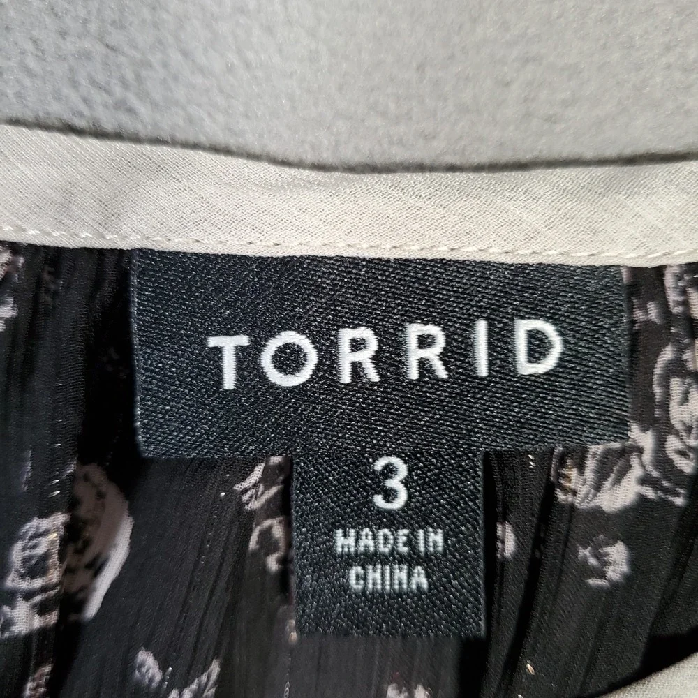 Torrid Top Womens 3X Black White Floral‎ Sheer Flutter Sleeve Flowy Dark Cottage - Picture 5 of 7